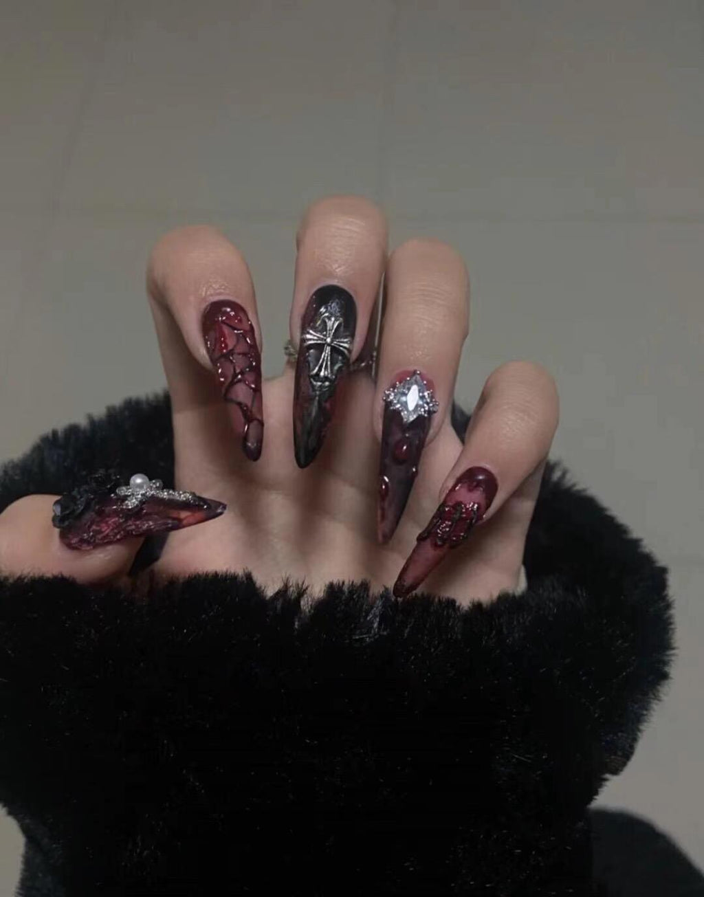 Hand manicure (50 $  free shipping)